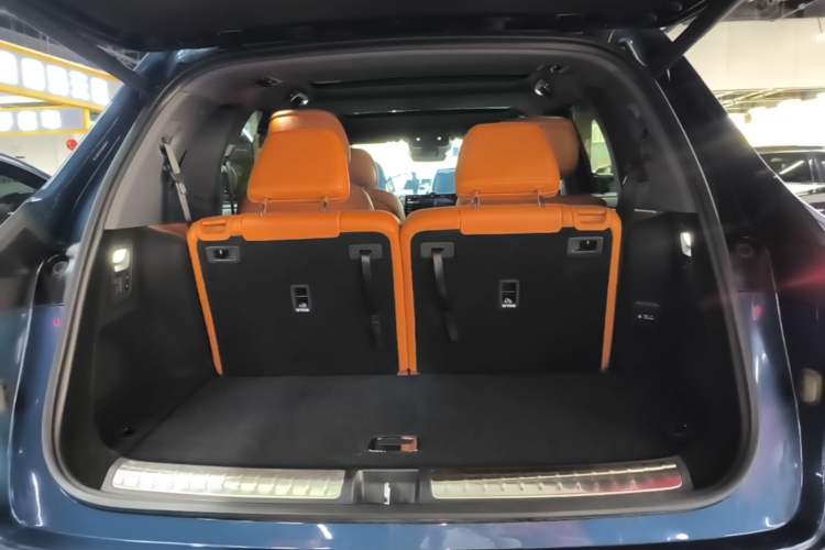 Used Hima AITO M7 2026 Model Range-Extending Max All-Wheel Drive 6-Seater Version Trunk