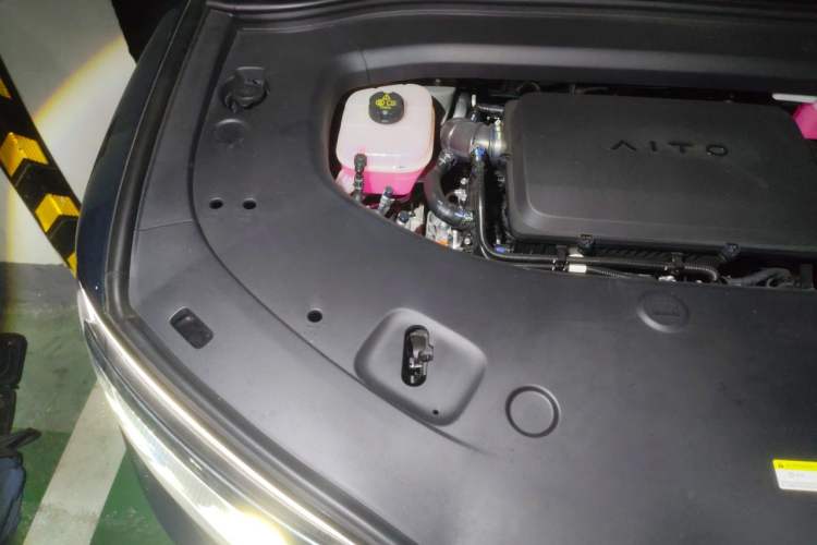 Used Hima AITO M7 2026 Model Range-Extending Max All-Wheel Drive 5-Seater Version Engine Bay Right