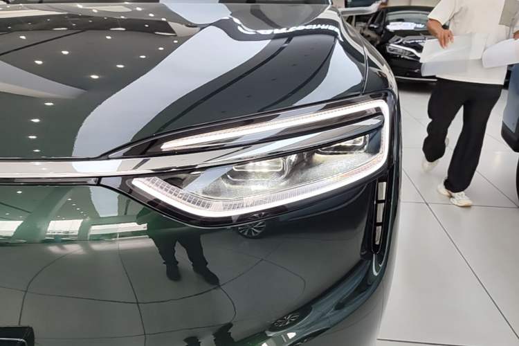 Used Hima AITO M7 2026 Model Range-Extending Ultra All-Wheel Drive 5-Seater Version Left Front Headlight