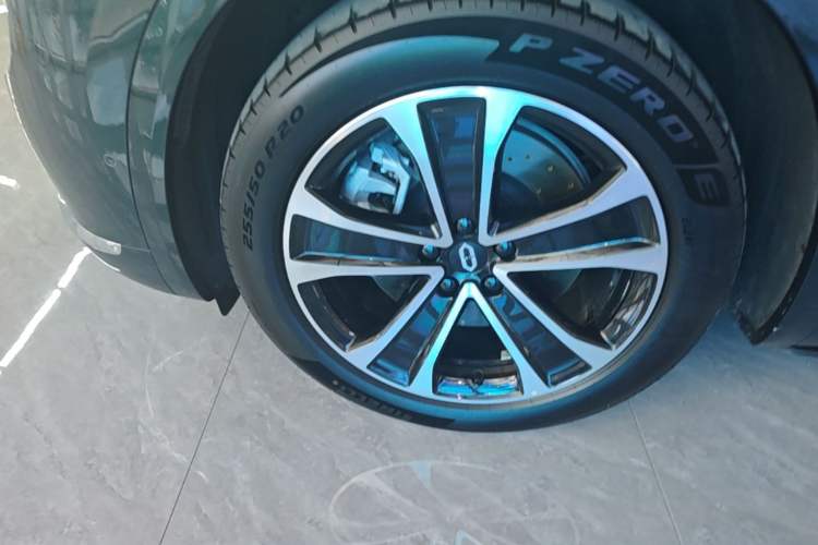Used Hima AITO M7 2026 Model Range-Extending Ultra All-Wheel Drive 5-Seater Version Left Front Wheel Hub