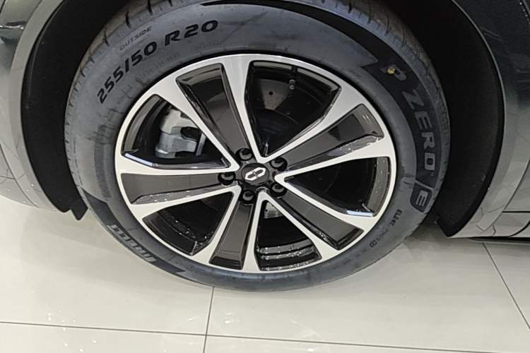 Used Hima AITO M7 2026 Model Range-Extending Ultra All-Wheel Drive 5-Seater Version Left Front Wheel Hub