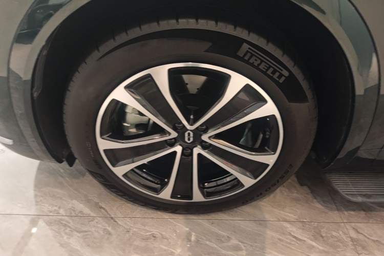Used Hima AITO M7 2026 Model Range-Extending Ultra All-Wheel Drive 5-Seater Version Left Front Wheel Hub