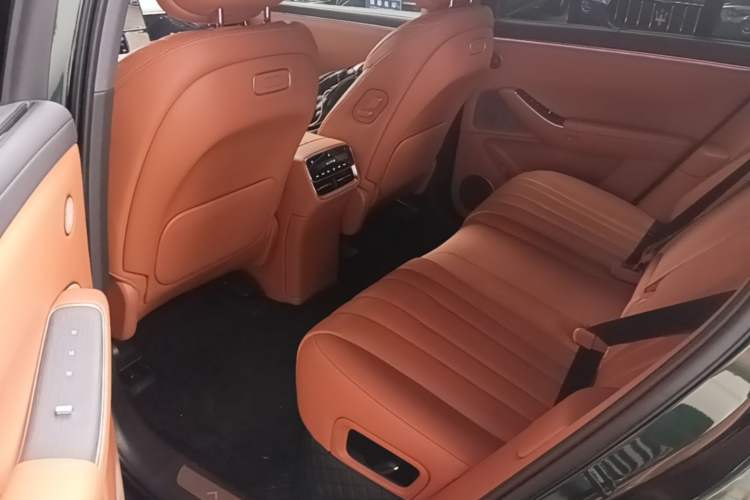 Used Hima AITO M7 2026 Model Range-Extending Max All-Wheel Drive 5-Seater Version Left Rear Seat