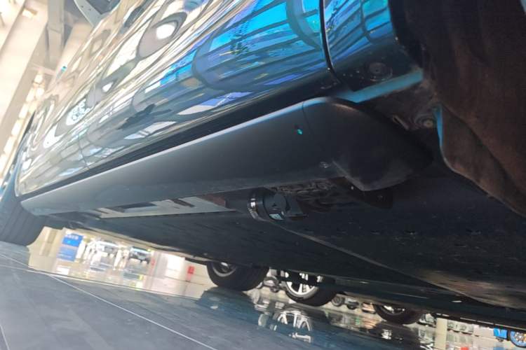 Used Hima AITO M7 2026 Model Range-Extending Ultra All-Wheel Drive 5-Seater Version Left Side Sill