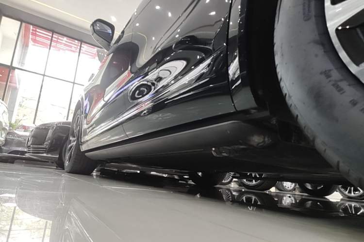 Used Hima AITO M7 2026 Model Range-Extending Ultra All-Wheel Drive 5-Seater Version Left Side Sill