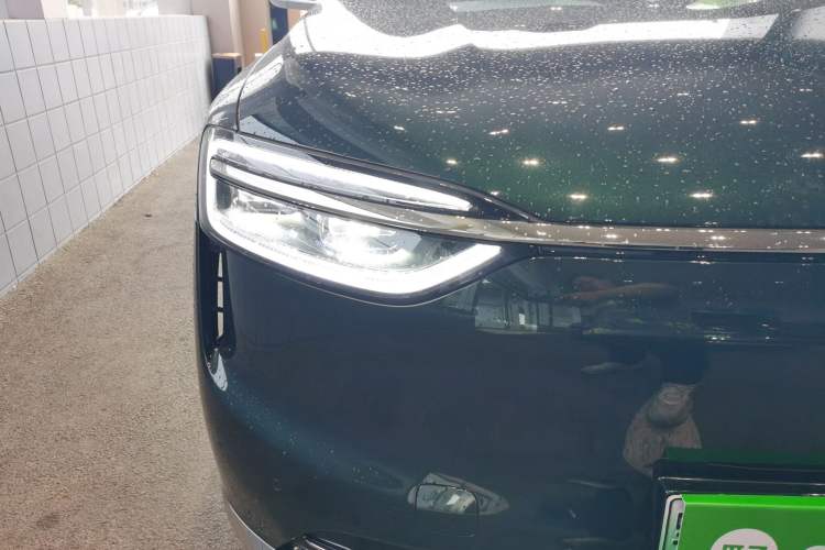 Used Hima AITO M7 2026 Model Range-Extending Ultra All-Wheel Drive 5-Seater Version Right Front Headlight