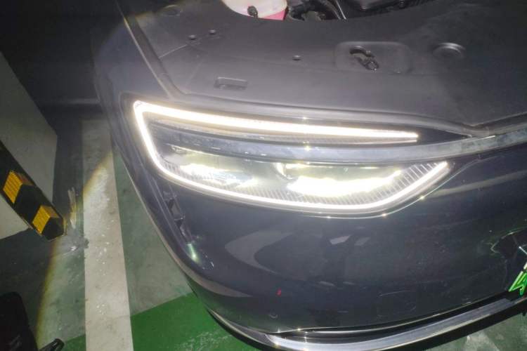 Used Hima AITO M7 2026 Model Range-Extending Max All-Wheel Drive 5-Seater Version Right Front Headlight