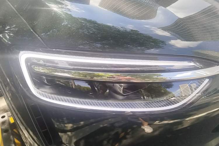 Used Hima AITO M7 2026 Model Range-Extending Max All-Wheel Drive 5-Seater Version Right Front Headlight