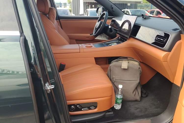 Used Hima AITO M7 2026 Model Range-Extending Ultra All-Wheel Drive 5-Seater Version Right Front Seat