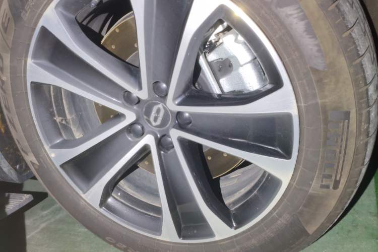 Used Hima AITO M7 2026 Model Range-Extending Max All-Wheel Drive 5-Seater Version Right Front Wheel Hub