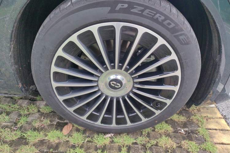Used Hima AITO M7 2026 Model Pure Electric Max All-Wheel Drive 6-Seater Version Right Front Wheel Hub