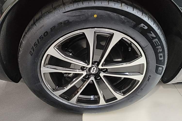 Used Hima AITO M7 2026 Model Range-Extending Ultra All-Wheel Drive 5-Seater Version Right Rear Wheel Hub
