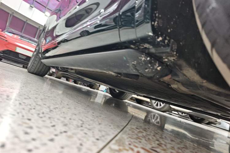 Used Hima AITO M7 2026 Model Range-Extending Ultra All-Wheel Drive 5-Seater Version Right Side Sill