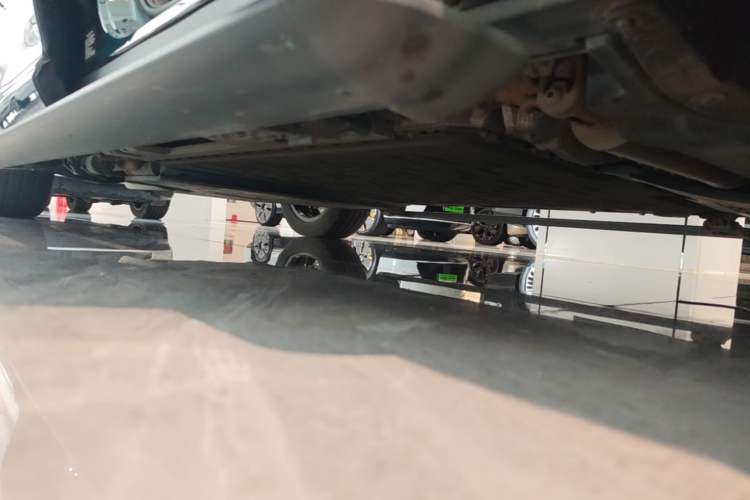 Used Hima AITO M7 2026 Model Range-Extending Ultra All-Wheel Drive 5-Seater Version Right Side Sill