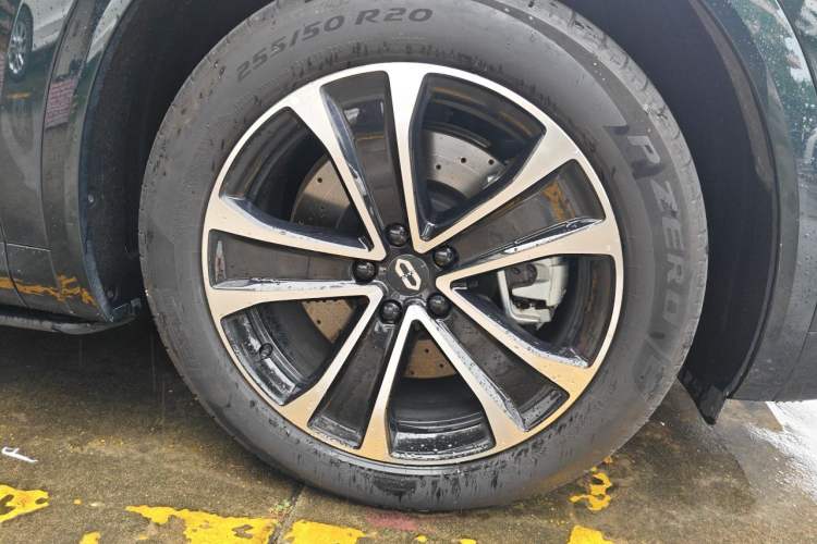 Used Hima AITO M7 2026 Model Range-Extending Max All-Wheel Drive 6-Seater Version Right Front Wheel Hub