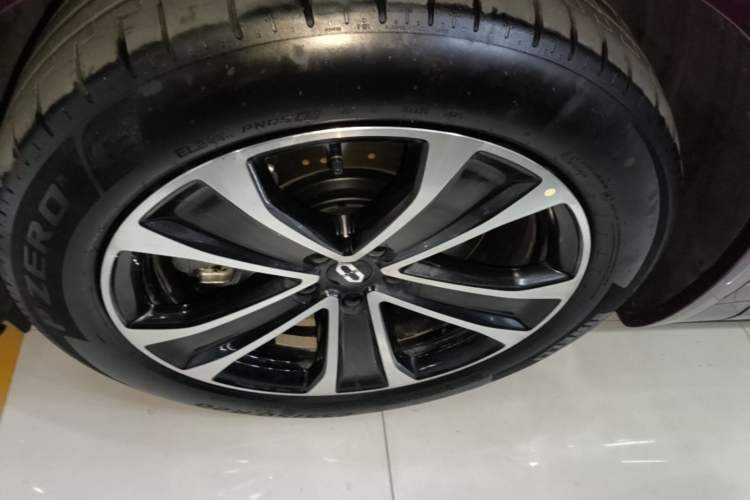 Used Hima AITO M7 2026 Model Range-Extending Ultra All-Wheel Drive 5-Seater Version Left Front Wheel Hub
