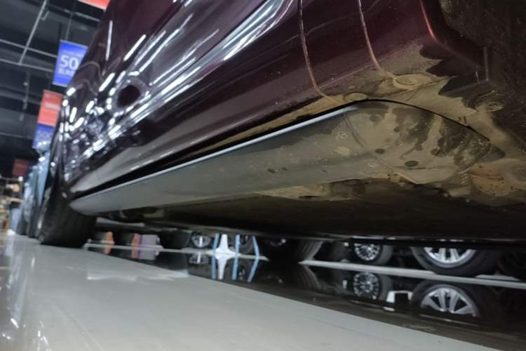 Used Hima AITO M7 2026 Model Range-Extending Ultra All-Wheel Drive 5-Seater Version Right Side Sill