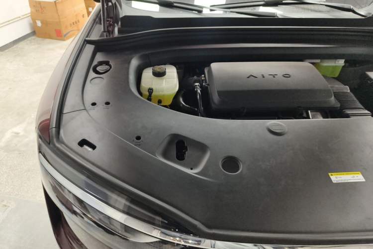Used Hima AITO M7 2026 Model Range-Extending Ultra All-Wheel Drive 5-Seater Version Engine Bay Right