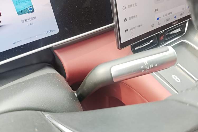 Used Hima AITO M7 2026 Model Range-Extending Ultra All-Wheel Drive 5-Seater Version Gear Lever