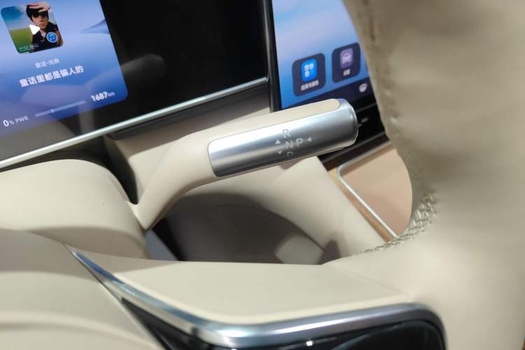 Used Hima AITO M7 2026 Model Range-Extending Max All-Wheel Drive 5-Seater Version Gear Lever