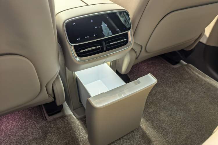 Used Hima AITO M7 2026 Model Range-Extending Max All-Wheel Drive 5-Seater Version Interior 9