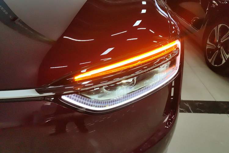 Used Hima AITO M7 2026 Model Range-Extending Max All-Wheel Drive 5-Seater Version Left Front Headlight