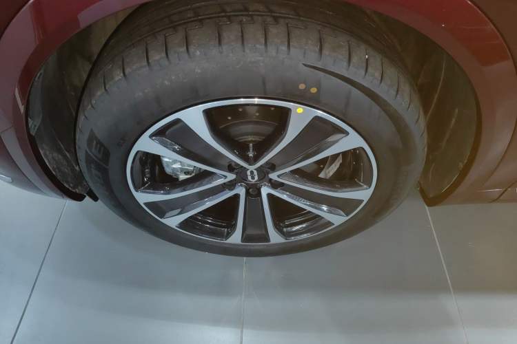 Used Hima AITO M7 2026 Model Range-Extending Max All-Wheel Drive 5-Seater Version Left Front Wheel Hub