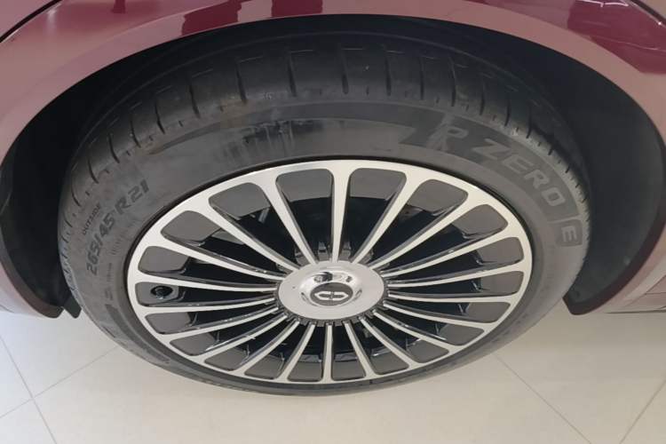 Used Hima AITO M7 2026 Model Range-Extending Ultra All-Wheel Drive 5-Seater Version Left Front Wheel Hub