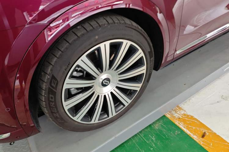 Used Hima AITO M7 2026 Model Range-Extending Ultra All-Wheel Drive 6-Seater Version Left Front Wheel Hub