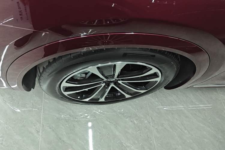 Used Hima AITO M7 2026 Model Range-Extending Ultra All-Wheel Drive 5-Seater Version Left Front Wheel Hub