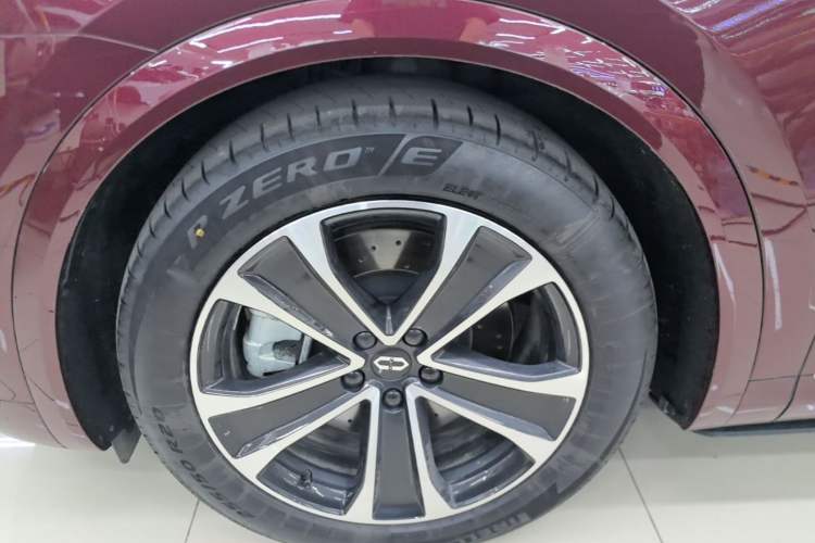 Used Hima AITO M7 2026 Model Pure Electric Max All-Wheel Drive 5-Seater Version Left Front Wheel Hub