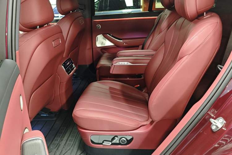 Used Hima AITO M7 2026 Model Range-Extending Ultra All-Wheel Drive 6-Seater Version Left Rear Seat