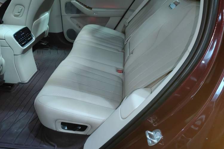 Used Hima AITO M7 2026 Model Range-Extending Max All-Wheel Drive 5-Seater Version Left Rear Seat