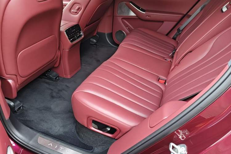 Used Hima AITO M7 2026 Model Range-Extending Ultra All-Wheel Drive 5-Seater Version Left Rear Seat