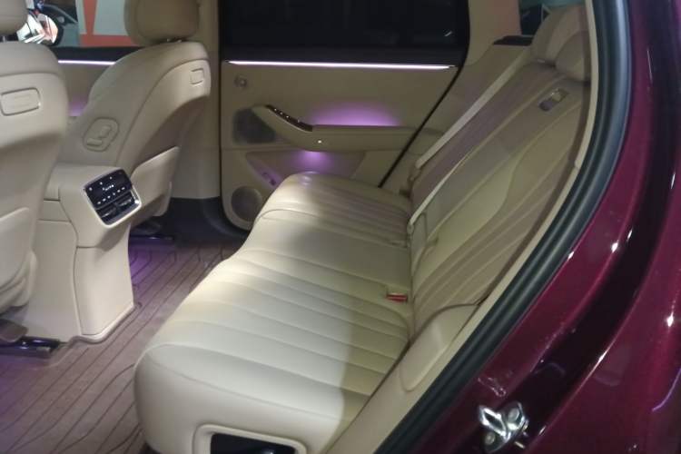 Used Hima AITO M7 2026 Model Range-Extending Max All-Wheel Drive 5-Seater Version Left Rear Seat