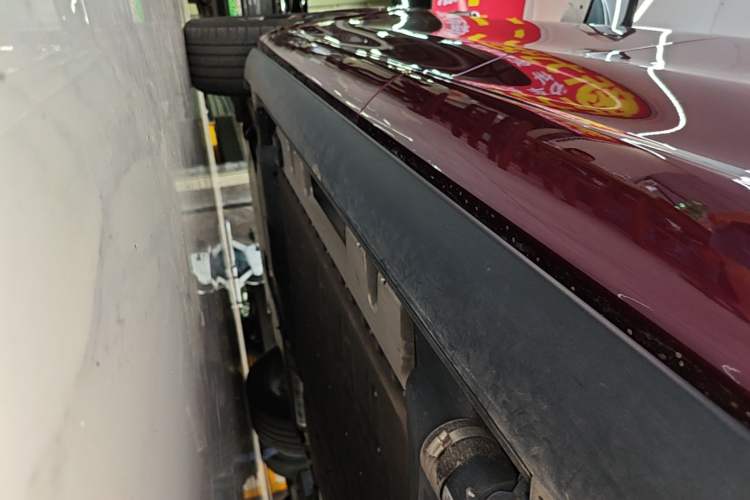 Used Hima AITO M7 2026 Model Range-Extending Ultra All-Wheel Drive 5-Seater Version Left Side Sill