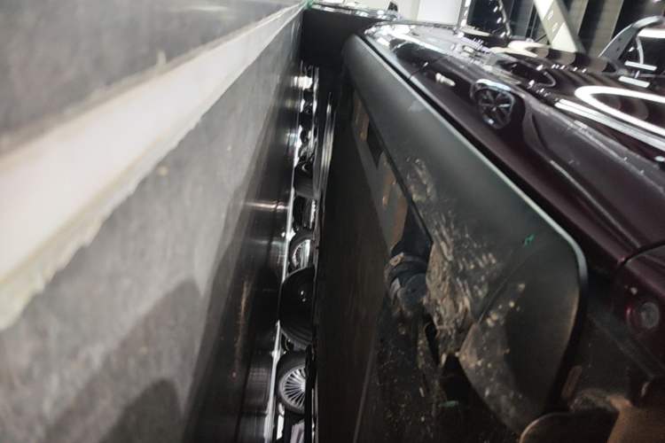 Used Hima AITO M7 2026 Model Range-Extending Ultra All-Wheel Drive 6-Seater Version Left Side Sill