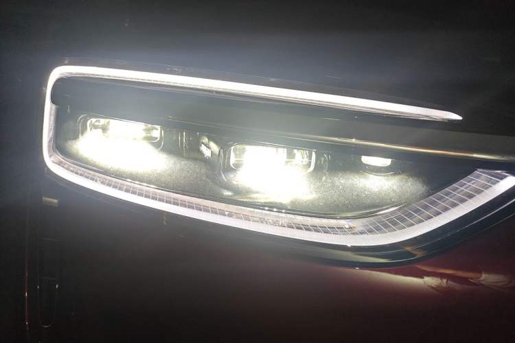 Used Hima AITO M7 2026 Model Range-Extended Max Long-Range Edition, 6-seater (896-line LiDAR) Right Front Headlight