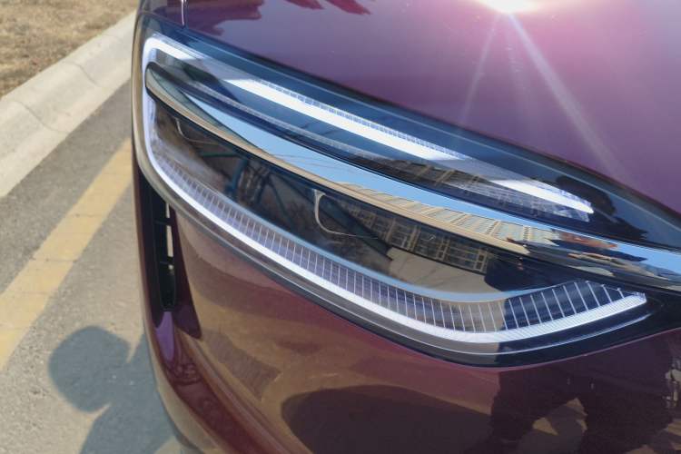 Used Hima AITO M7 2026 Model Range-Extending Max All-Wheel Drive 5-Seater Version Right Front Headlight