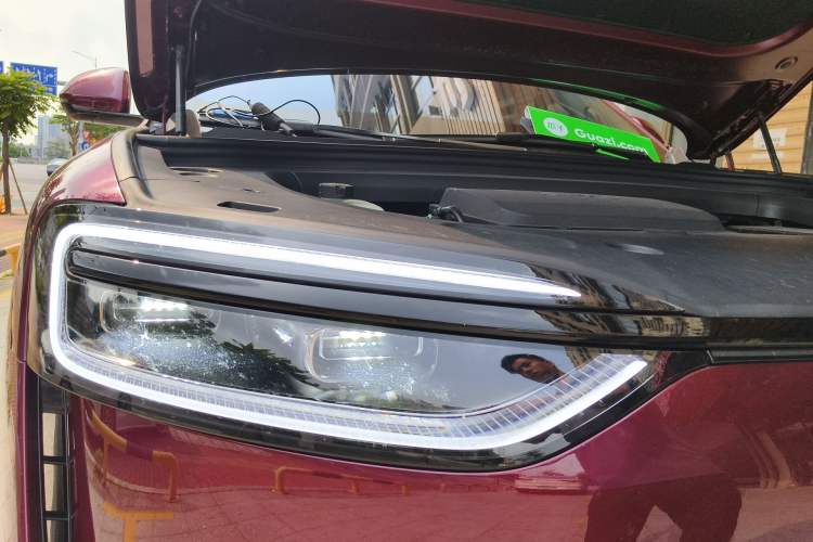 Used Hima AITO M7 2026 Model Range-Extending Ultra All-Wheel Drive 5-Seater Version Right Front Headlight