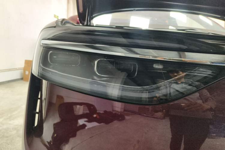 Used Hima AITO M7 2026 Model Range-Extending Ultra All-Wheel Drive 5-Seater Version Right Front Headlight