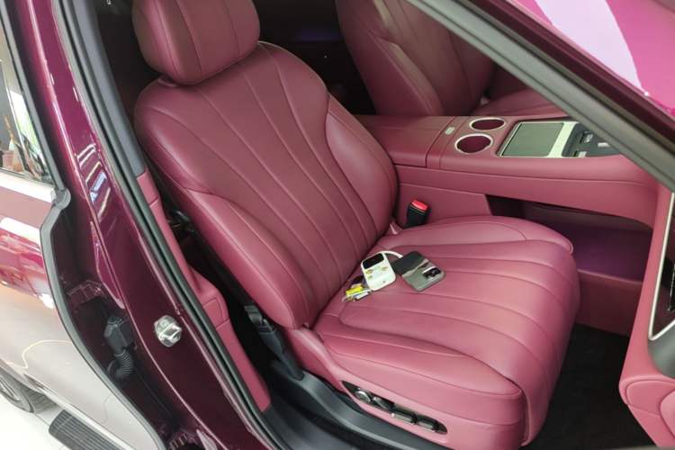 Used Hima AITO M7 2026 Model Range-Extending Ultra All-Wheel Drive 6-Seater Version Right Front Seat