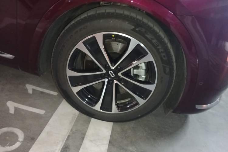 Used Hima AITO M7 2026 Model Range-Extending Max All-Wheel Drive 5-Seater Version Right Front Wheel Hub