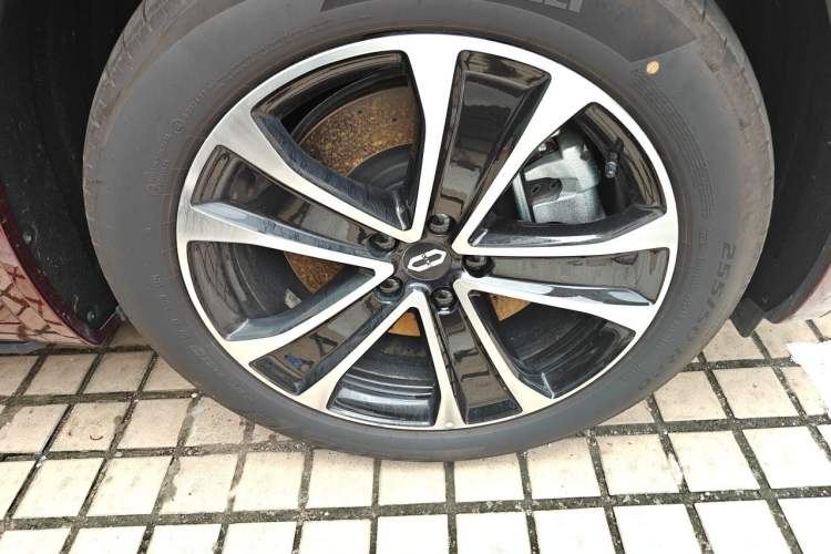 Used Hima AITO M7 2026 Model Range-Extending Max All-Wheel Drive 5-Seater Version Right Front Wheel Hub