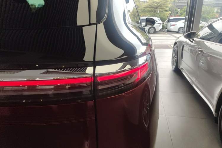 Used Hima AITO M7 2026 Model Range-Extending Max All-Wheel Drive 5-Seater Version Right Rear Taillight
