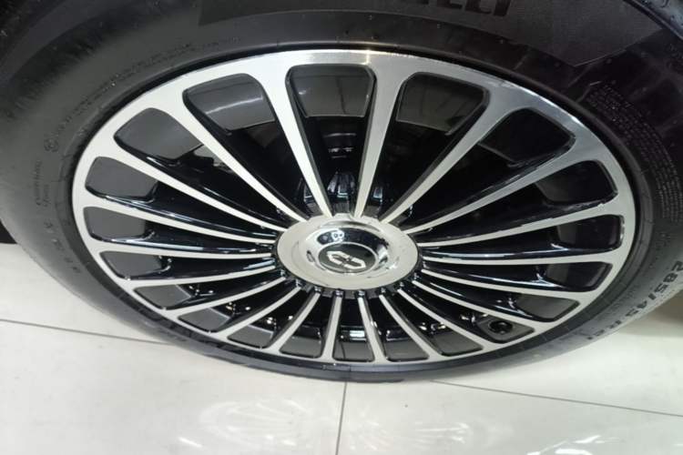 Used Hima AITO M7 2026 Model Range-Extending Max All-Wheel Drive 5-Seater Version Right Rear Wheel Hub