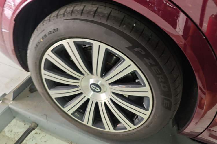 Used Hima AITO M7 2026 Model Range-Extending Ultra All-Wheel Drive 6-Seater Version Right Rear Wheel Hub