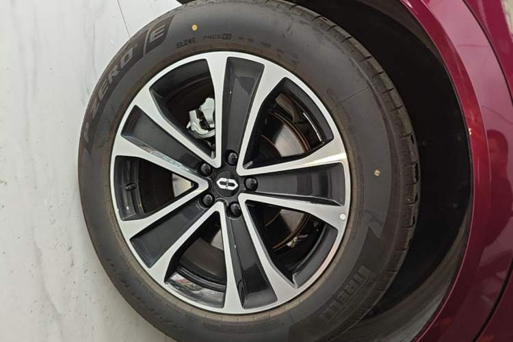 Used Hima AITO M7 2026 Model Range-Extending Ultra All-Wheel Drive 5-Seater Version Right Rear Wheel Hub