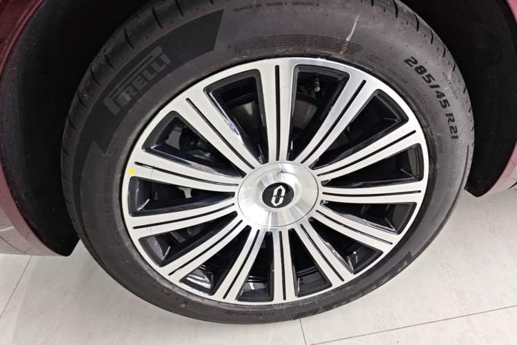Used Hima AITO M7 2026 Model Range-Extending Ultra All-Wheel Drive 5-Seater Version Right Rear Wheel Hub