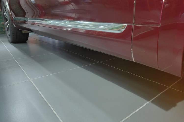 Used Hima AITO M7 2026 Model Range-Extending Max All-Wheel Drive 5-Seater Version Right Side Sill